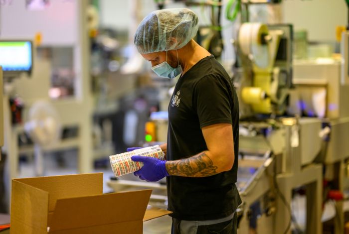 Swedish Smokeless - Personal från fabriken